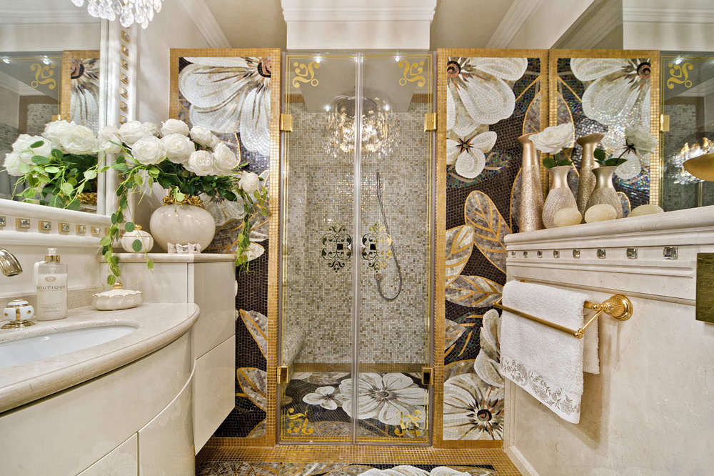 Мозаичная флористика в ванной комнате