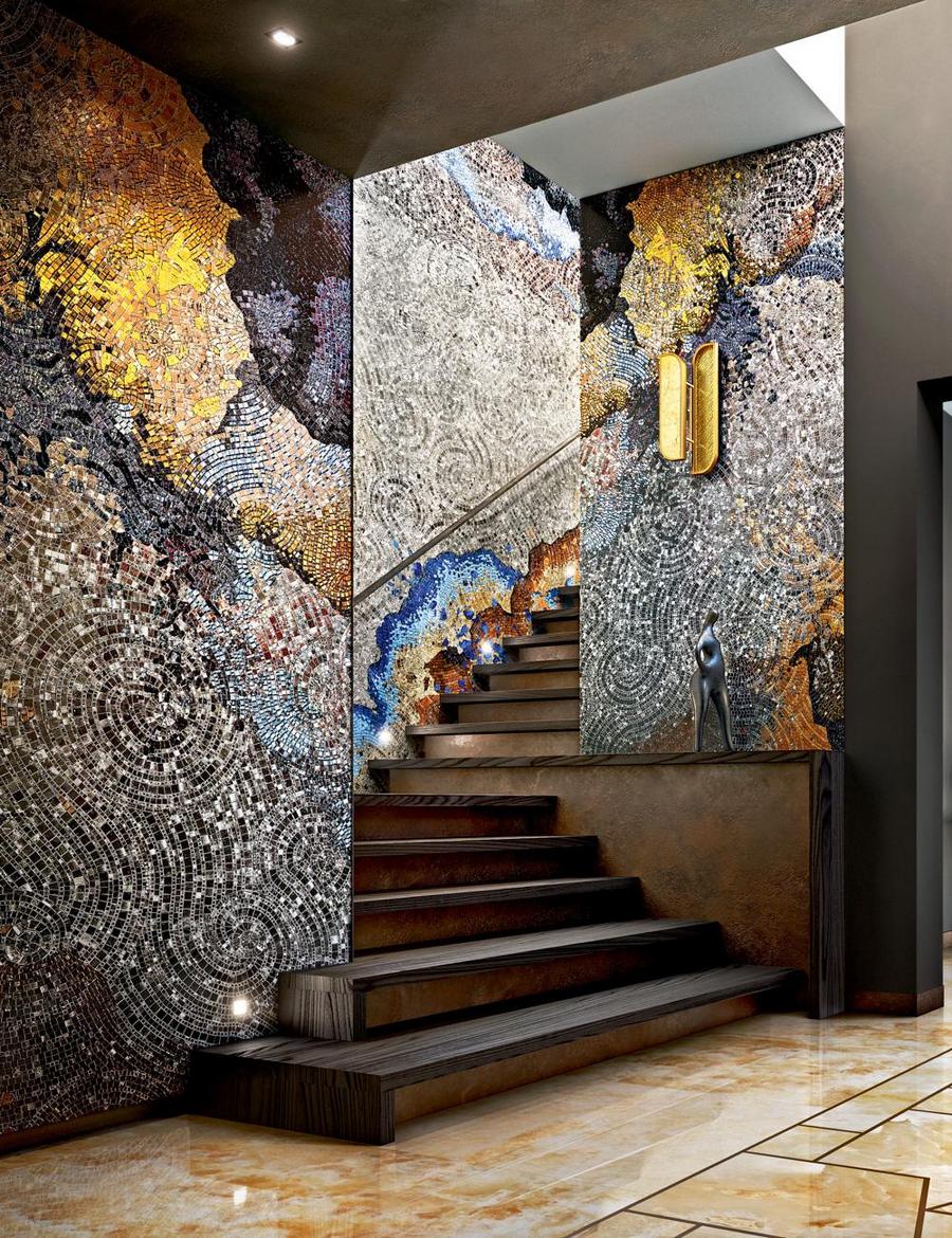 Мозаичный декор на лестнице